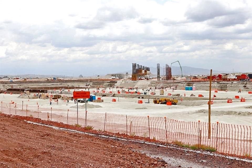 Aunque obra de Aeropuerto de Sta. Lucía ya inició, estudios de aeronavegabilidad, que debían estar antes de arranque, no van ni a la mitad.