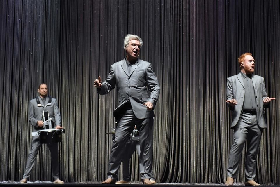 David Byrne creó el musical 'American Utopial', en el que interpreta temas de su disco homónimo y del que hizo una versión fílmica con el cineasta Spike Lee.