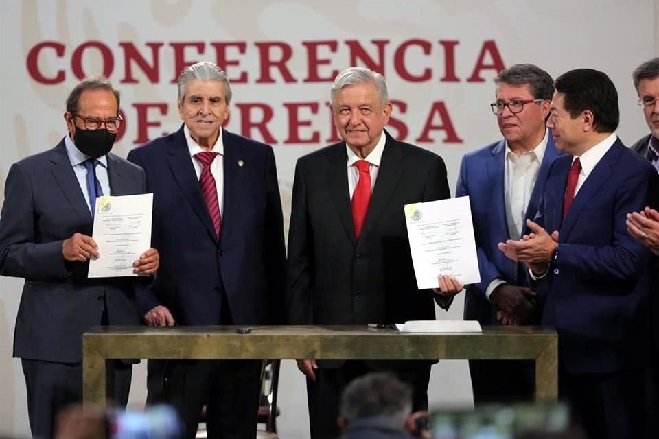 El plan de reforma a las pensiones presentado por el Presidente busca que las empresas paguen más a los fondos de jubilación de los empleados.