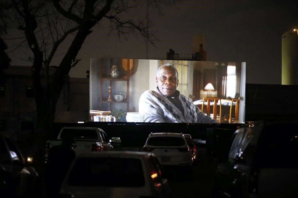 A nivel internacional se ha tomado la decisión del autocinema, para ayudar al distanciamiento social.