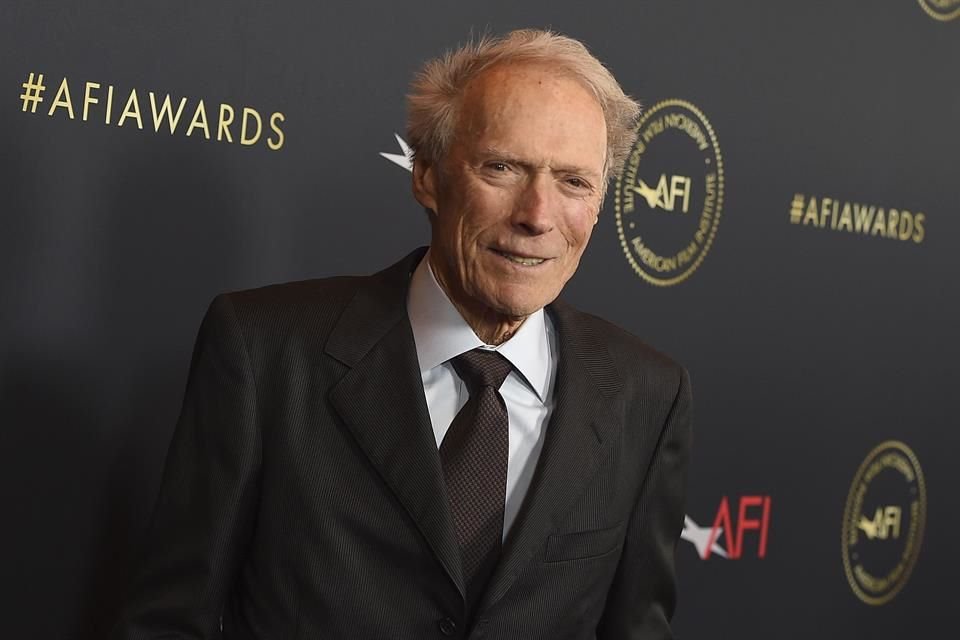 En su demanda, Clint Eastwood señaló que él no tiene ninguna conexión con algún negocio de cannabidiol, y que están usando su imagen y su voz de manera falsa y engañosa.