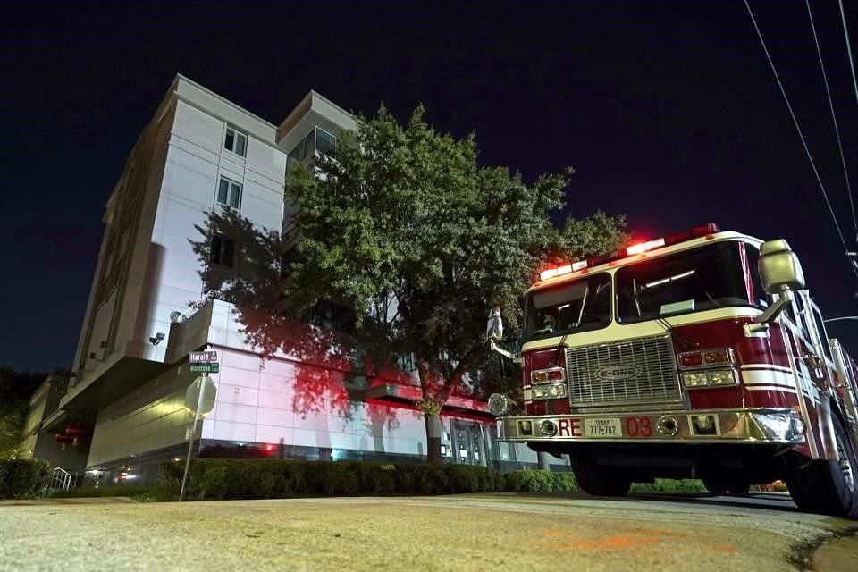 Los bomberos respondieron a un reporte de incendio dentro del consulado chino en Houston.