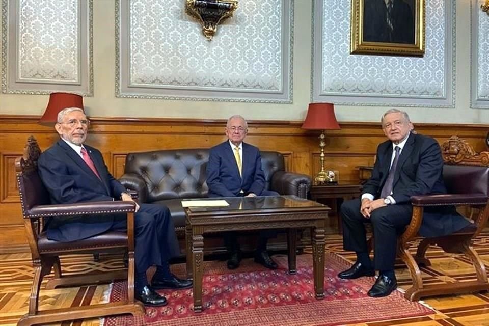 AMLO informó que Javier Jiménez Espriú dejará la Secretaría de Comunicaciones y Transportes y será sustituido por el ingeniero Jorge Arganis Díaz Leal.