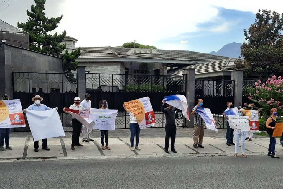 Las consignas mostradas fueron contra los dueños de la empresa y el banco.