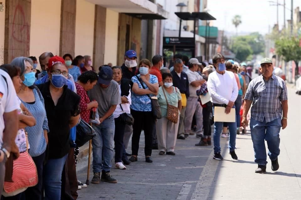 La reforma en pensiones redujo el requisito de mil a 750 semanas de cotización para una pensión garantizada.