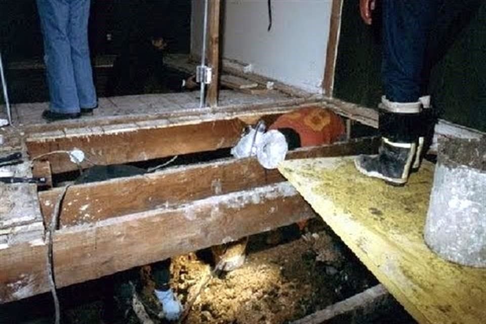 Encontraron 29 víctimas enterradas bajo la casa del homicida.