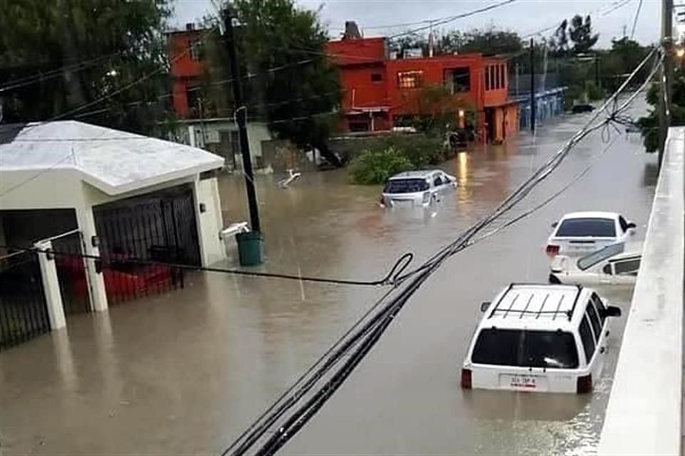 Protección Civil de Reynosa estima que hay al menos 24 sectores anegados por el agua que se acumuló tras las fuertes lluvias de la tormenta 'Hanna'.