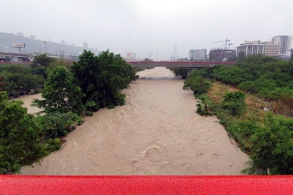 Reportan que río Santa Catarina se encuentra al 40% de su capacidad; Arroyo Seco y secciones del Arroyo Topo Chico se encuentran al 100%.