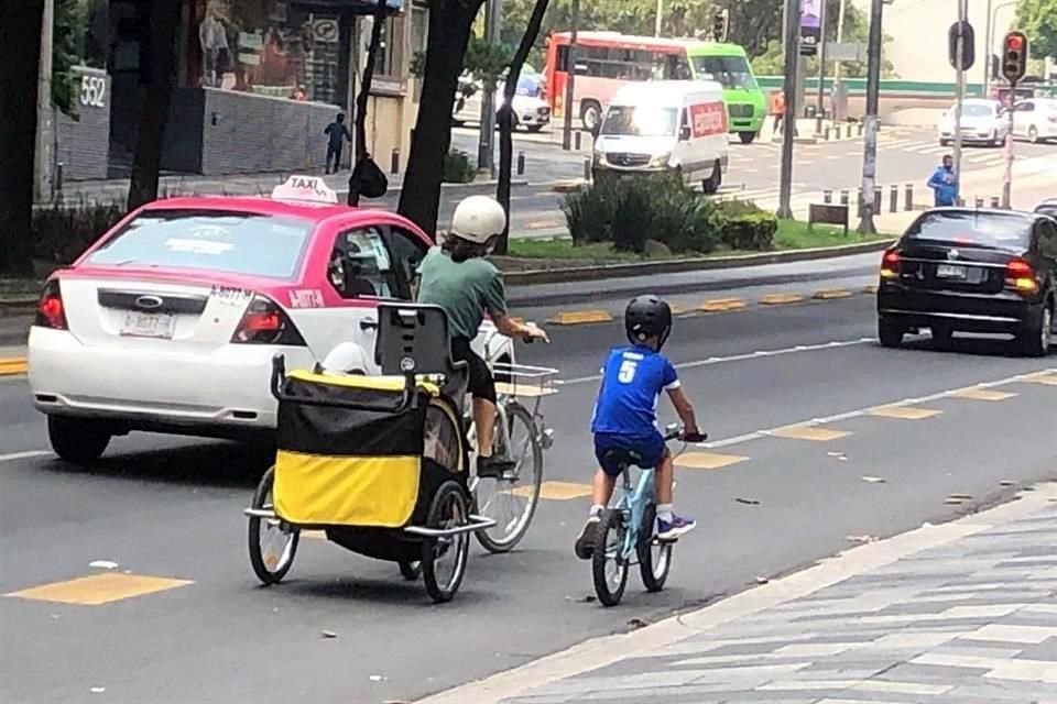 La ciclovía emergente de Avenida Insurgentes va de La Raza a Villa Olímpica, conectando el Circuito Interior Norte con Periférico Sur.  