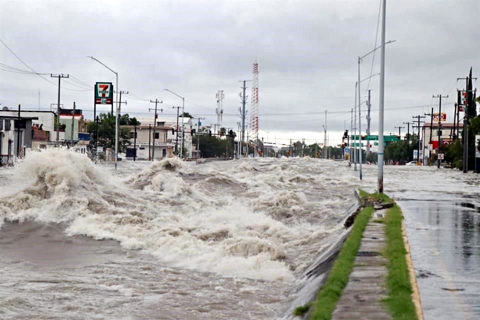 Las fuertes lluvias dejadas ayer por 'Hanna' rebasaron la capacidad del Arroyo Topo Chico (foto), en San Nicols, lo que oblig a cerrar vialidades y evacuar familias.