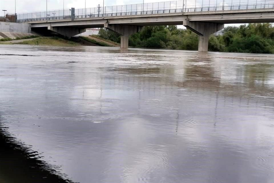 Desde los bajos del Puente Internacional Reynosa-Hidalgo se pudo apreciar el aumento en el nivel del Río Bravo tras las lluvias por 'Hanna'.