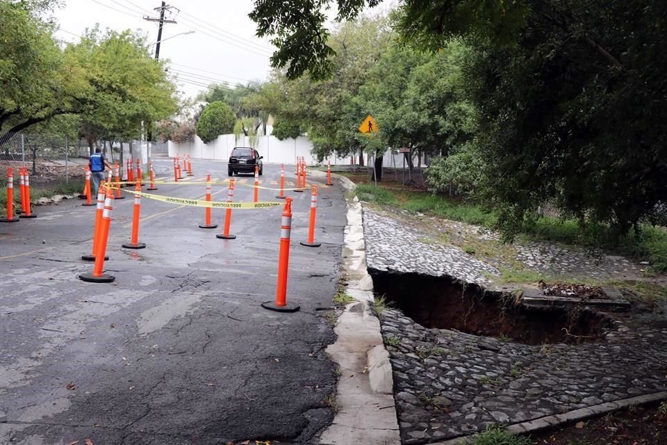 El otro hundimiento se presentó en Bosques del Olivo y Bosques Del Valle.