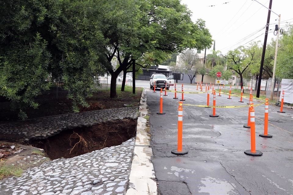El otro hundimiento se presentó en Bosques del Olivo y Bosques Del Valle.