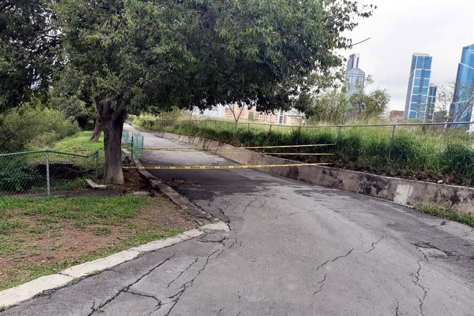 En el Parque Rufino Tamayo, un desgajamiento afectó el andador peatonal del área norte.