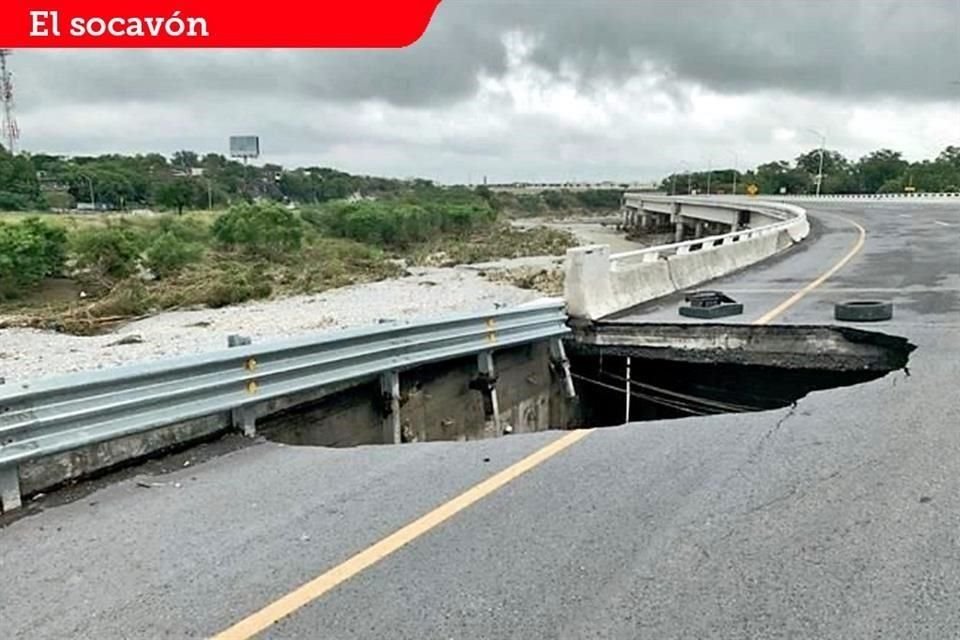 Un socavón apareció en la Avenida Morones Prieto, a la altura de la Colonia Unión Modelo, en Guadalupe.