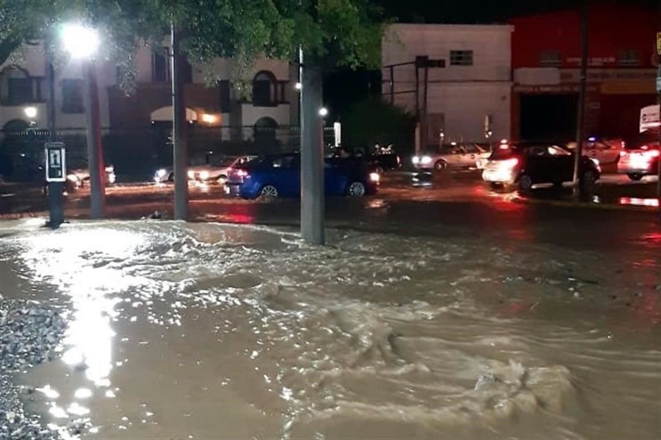 Otros de los puntos que fueron cerrados a la vialidad fueron la calle Guadalajara y Arroyo La Talaverna, Carretera Reynosa y la Avenida Eloy Cavazos, así como Israel Cavazos y Río La Silla.