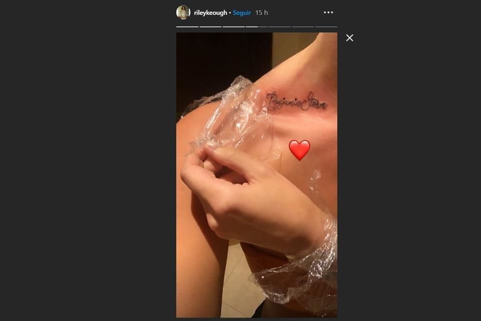 Además de la foto del tatuaje, la artista compartió imágenes y videos de momentos que vivió con su hermano.