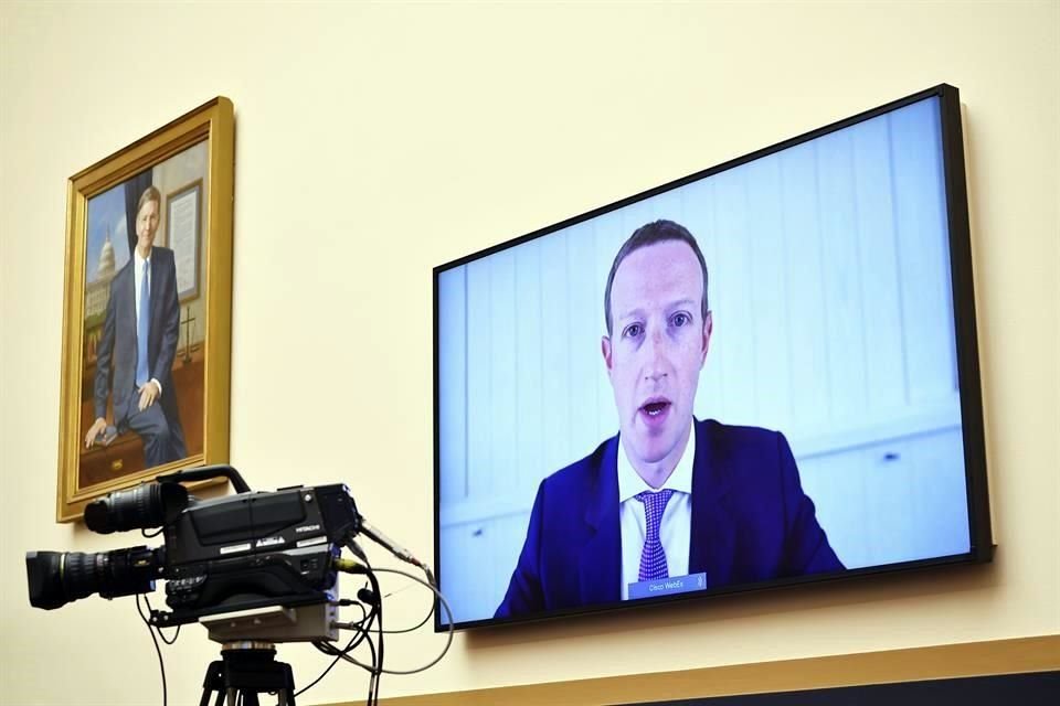 Mark Zuckerberg, presidente ejecutivo de Facebook, durante su comparecencia ante el Congreso de Estados Unidos, donde junto con los CEOs de Apple, Amazon y Google, fue cuestionado sobre su dominio de mercado.