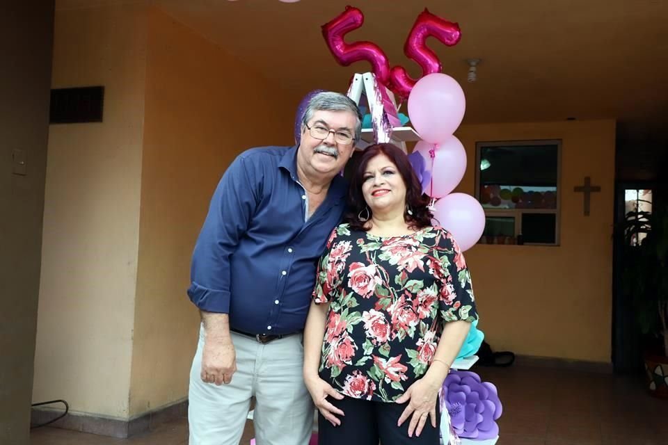 Armando Leal Marroquín y Lety Torres de Leal