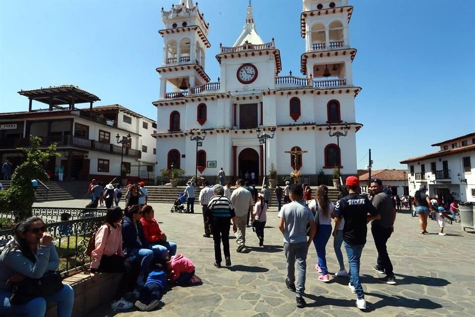 Los Pueblos Mágicos, como Mazamitla (foto), son vistos por turistas como una opción para escapar de la rutina.