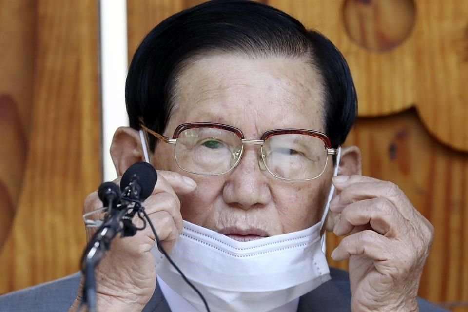 Man-hee, líder de la  Iglesia de Jesús Shincheonji, en una conferencia de prensa en marzo pasado.