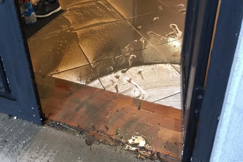 El agua se metió ayer a 10 casas en Bosques del Valle.