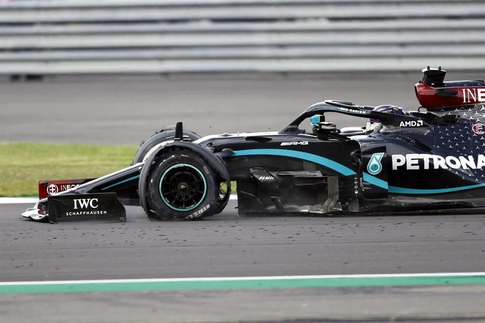 Así cruzó Lewils Hamiton la línea de meta.