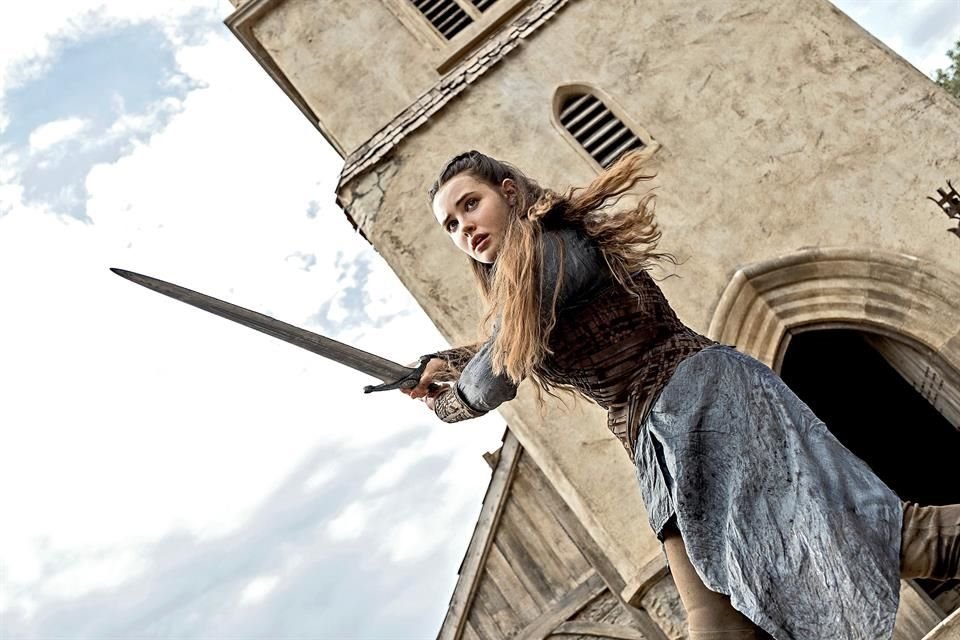 Nimue (Katherine Langford), de los mitos artúricos, ya tiene su propia serie: 'Maldita'.