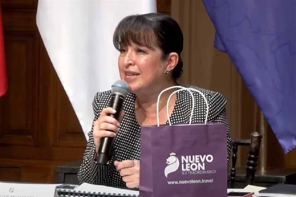 María de los Ángeles Errisúriz, ex Secretaria de Educación estatal.