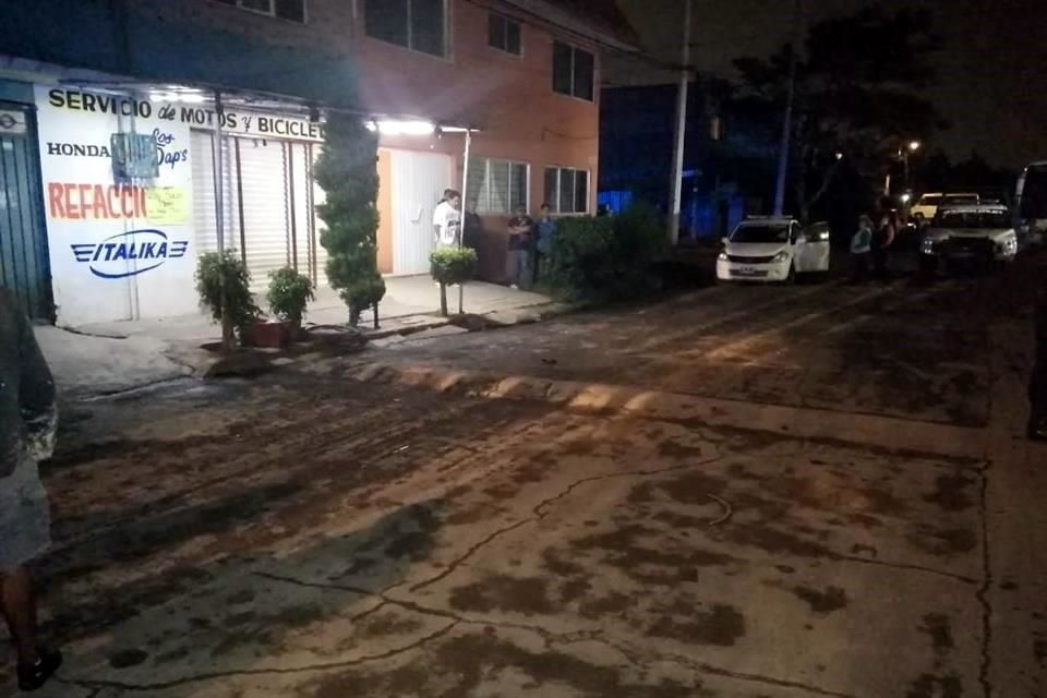 Anoche, un hombre fue asesinado a balazos en un taller de motos y bicicletas en la Colonia El Sol, en Nezahualcóyotl.
