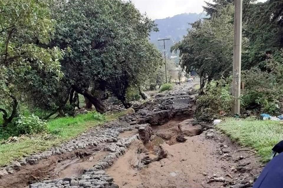 Ubicado en San Miguel Topilejo, en medio de la carretera federal y la autopista a Cuernavaca, el hospital tiene dificultades de acceso.