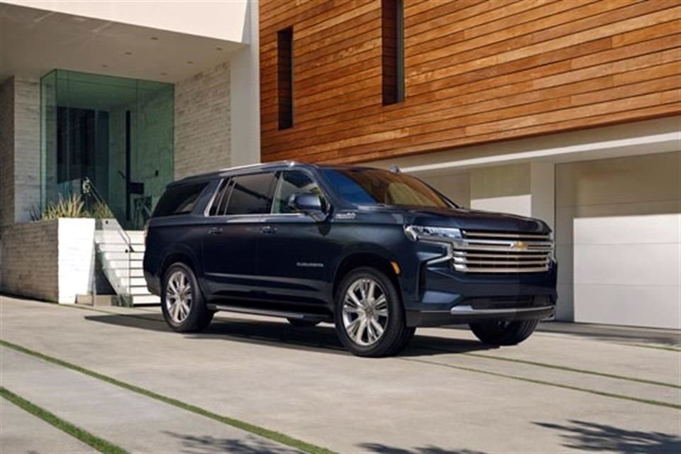 La nueva generación de Chevrolet Suburban destaca por interiores más espaciosos y hasta cinco pantallas en el habitáculo.