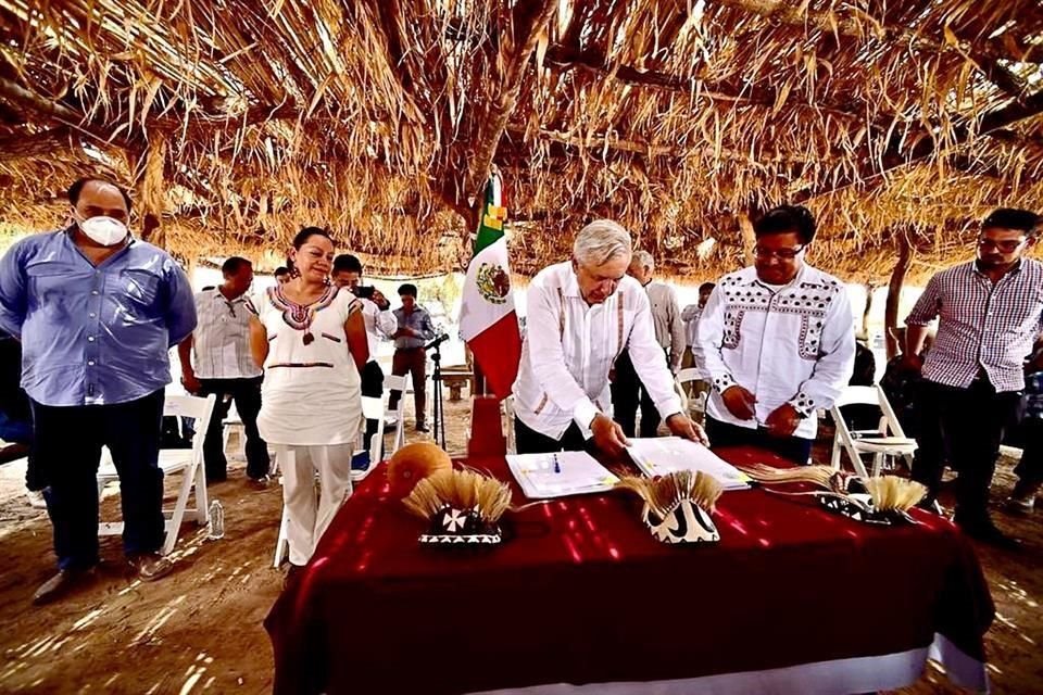 López Obrador visitó el poblado de Vícam, Sonora.