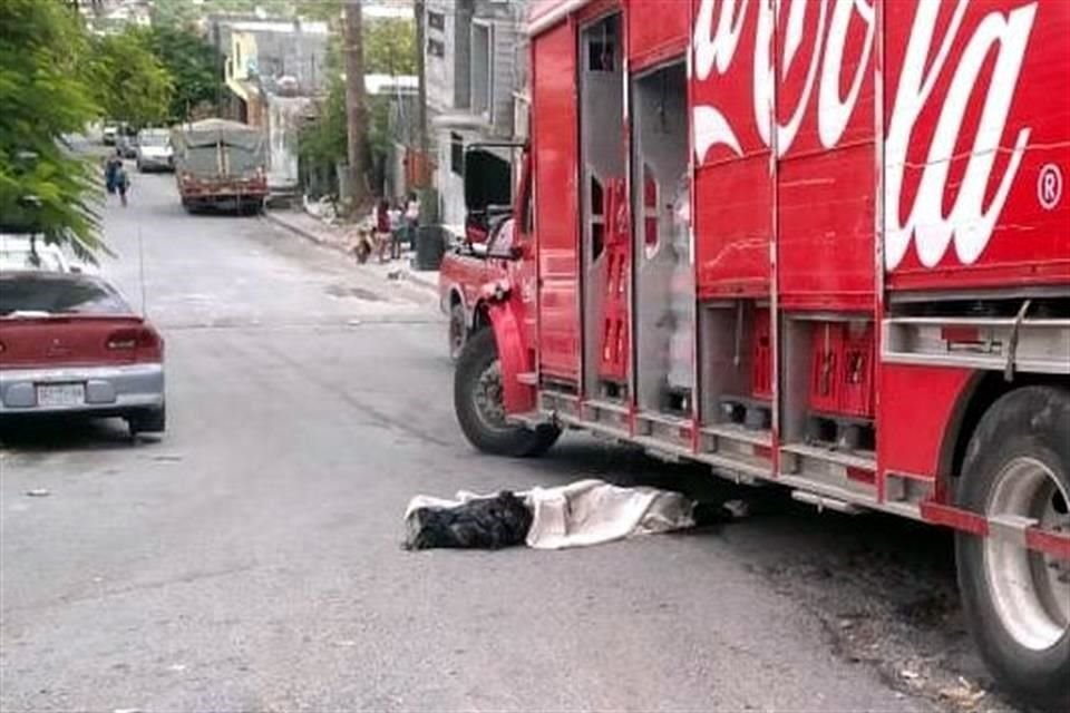 El accidente fue reportado a las corporaciones de auxilio a las 12:20 horas, en el cruce de las calles Cobalto y Mica, indicó el informante.