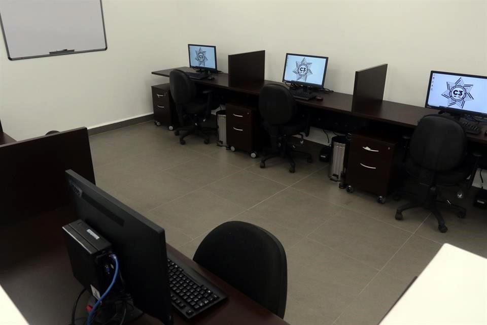 Además de sala de juicios orales, cuarto para recrear escenas de crimen, baños, cocina y lavandería.