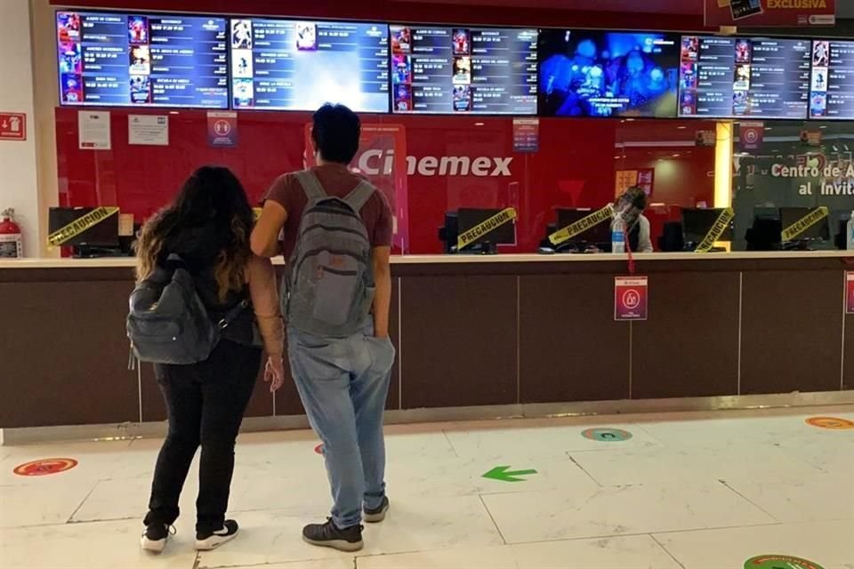 Cinemex cerró 21 salas de cine el año pasado.