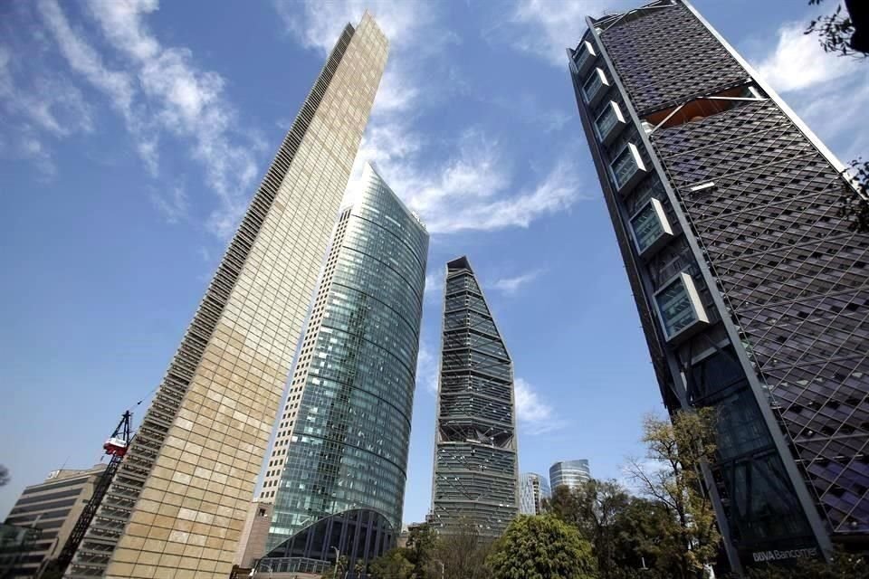Tribunal ratificó sanciones a dos responsables de obra por simulación de compra de acero de mayor precio para construcción de Estela de Luz.