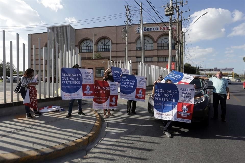 Los manifestantes buscan que los dueños de Banco Famsa den la cara.