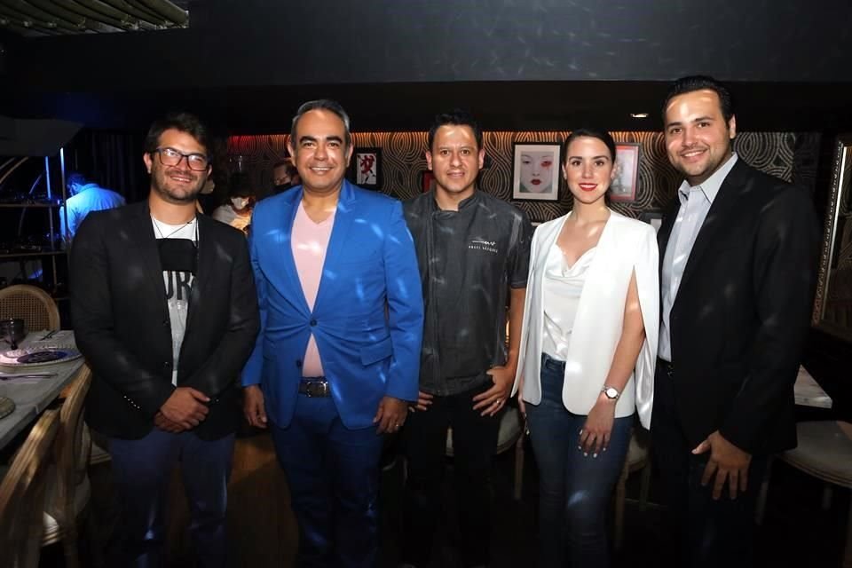 Alan Wapinski, Misael Urzúa, Ángel Vázquez. Gaby Elizondo y Carlos Longoria