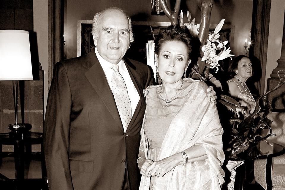 Con su esposa Cecilia de la Fuente de Martínez