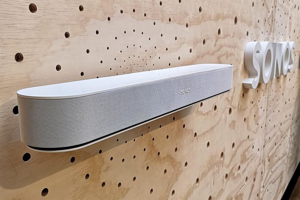 Sonos Beam, la nueva barra de sonido que mide 65 centímetros, estará disponible en colores blanco y negro el 17 de julio en México a 8 mil 500 pesos