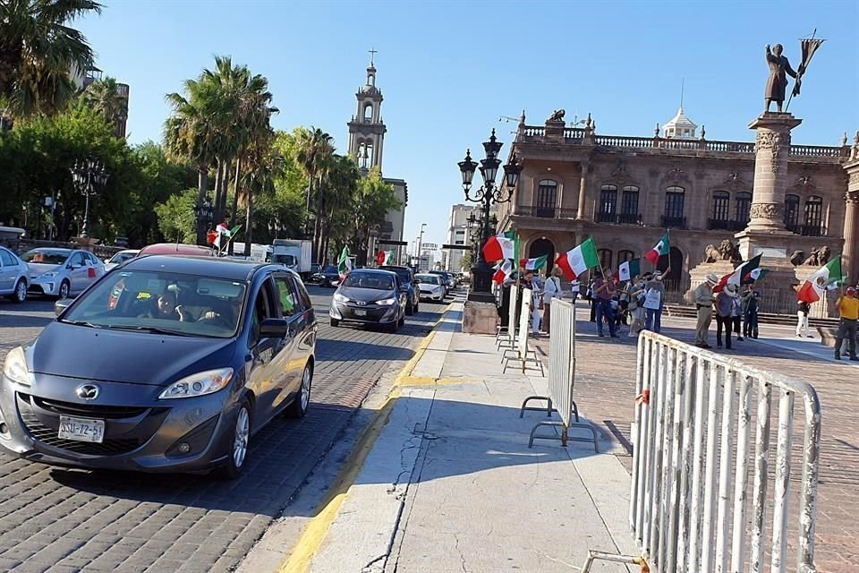 Unos 100 vehículos realizaron la caravana alrededor de Zaragoza, Juan Ignacio Ramón, Zuazua y Washington.