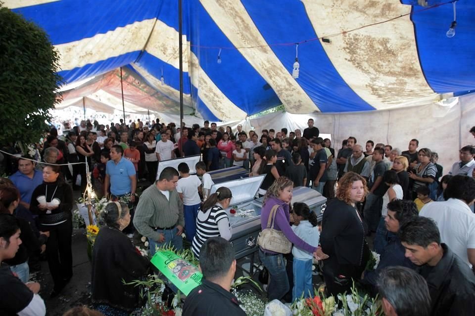 Más de 200 personas acudieron al sepelio.