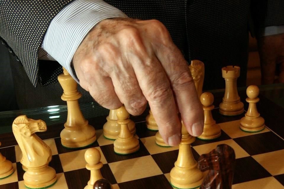 Eduardo Sañudo fue ferviente propulsor del gusto por el juego de ajedrez hasta sus últimos días.