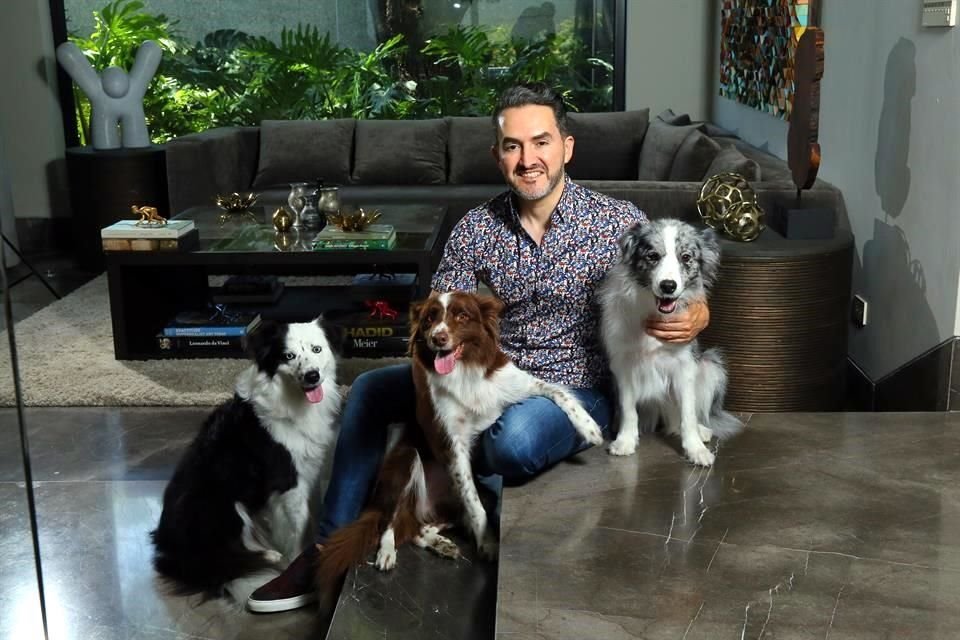 Luis Guajardo con Niki, Nara y Nube