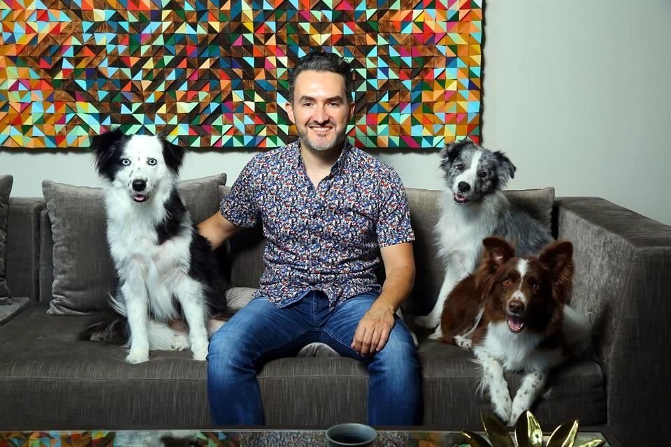 Luis Guajardo con Niki, Nara y Nube