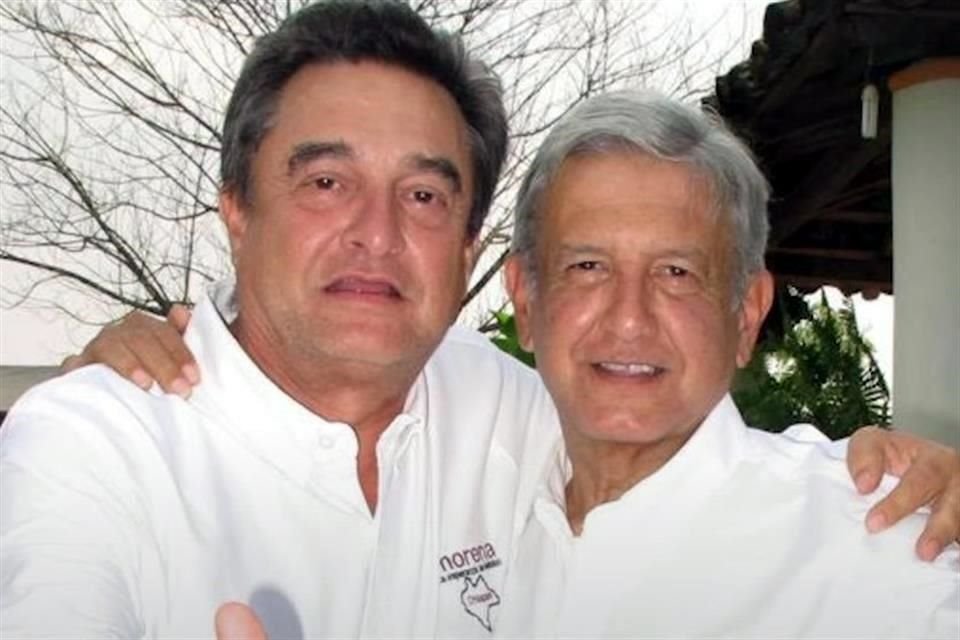 Pío López Obrador y su hermano.