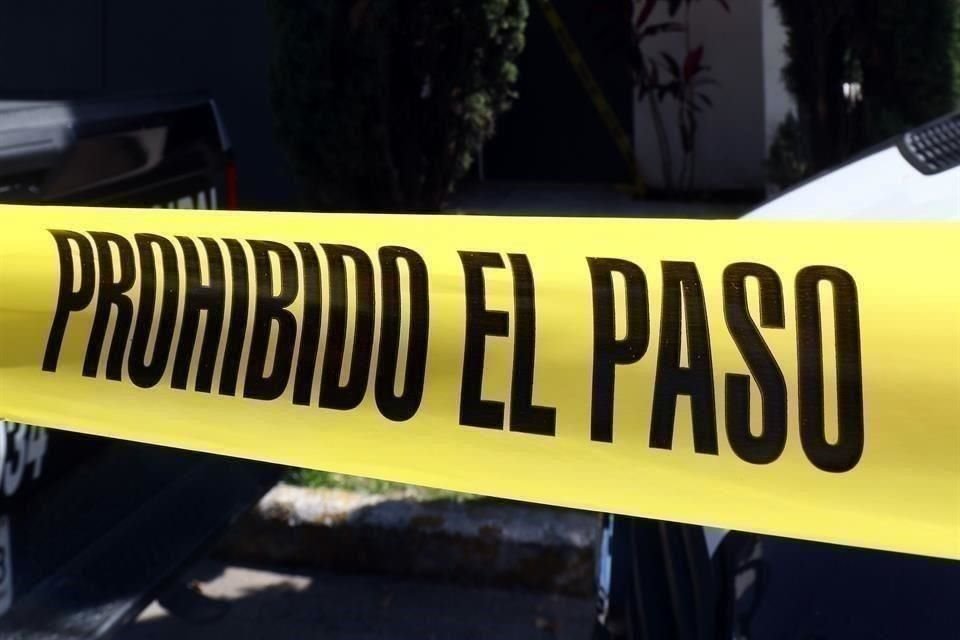 Emboscada contra policías en Peribán, Michoacán, presuntamente por miembros de CJNG, dejó saldo de un elemento muerto, dijeron autoridades.