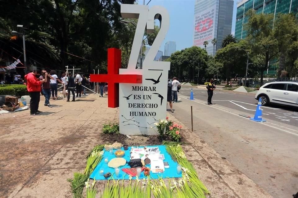Durante su colocación se ofreció una misa en memoria de las víctimas, además de realizarse un pase de lista.