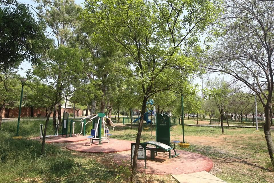 Vecinos de la Colonia Del Paseo Residencial alertaron por la presunta construcción de un edificio en Parque El Gusanito.